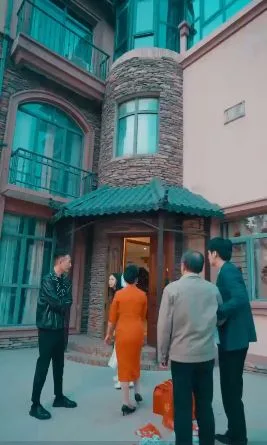贬值成了财神海报